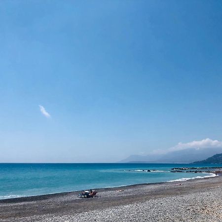 Peaceful Apartment 1 Minute Walk To The Beach Ventimiglia Bagian luar foto