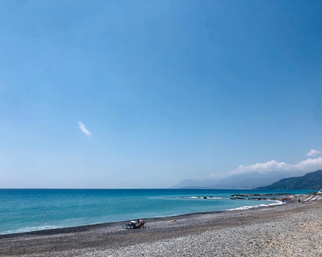 Peaceful Apartment 1 Minute Walk To The Beach Ventimiglia Bagian luar foto